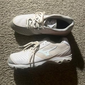 mizuno softball cleats